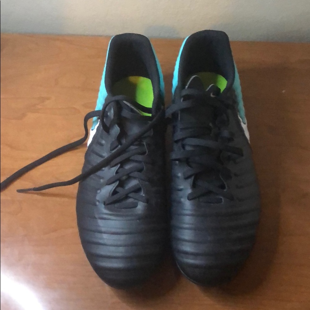 Soccer cleats